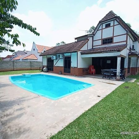 Villa With Private Swimming Pool Malacca ภายนอก รูปภาพ