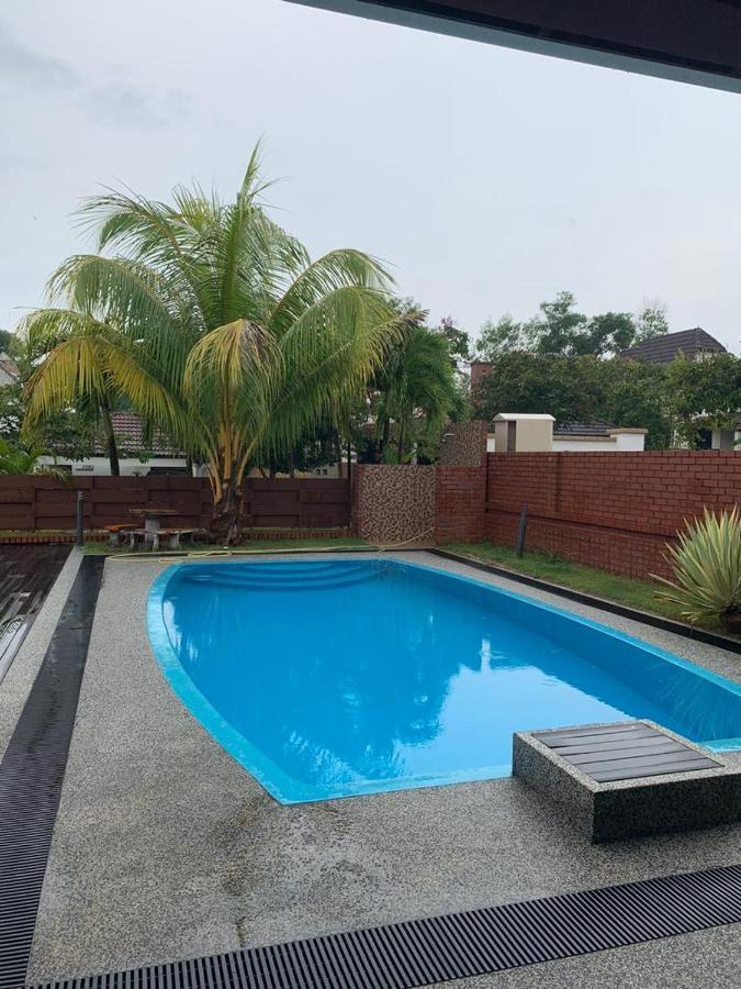 Villa With Private Swimming Pool Malacca ภายนอก รูปภาพ