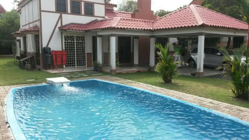 Villa With Private Swimming Pool Malacca ภายนอก รูปภาพ