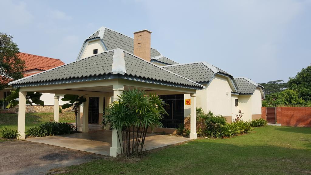 Villa With Private Swimming Pool Malacca ภายนอก รูปภาพ